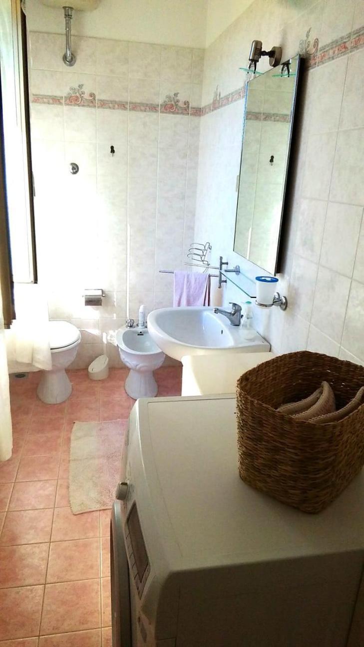 Bouganville A Apartament B&B チヴィタノーヴァ・マルケ エクステリア 写真