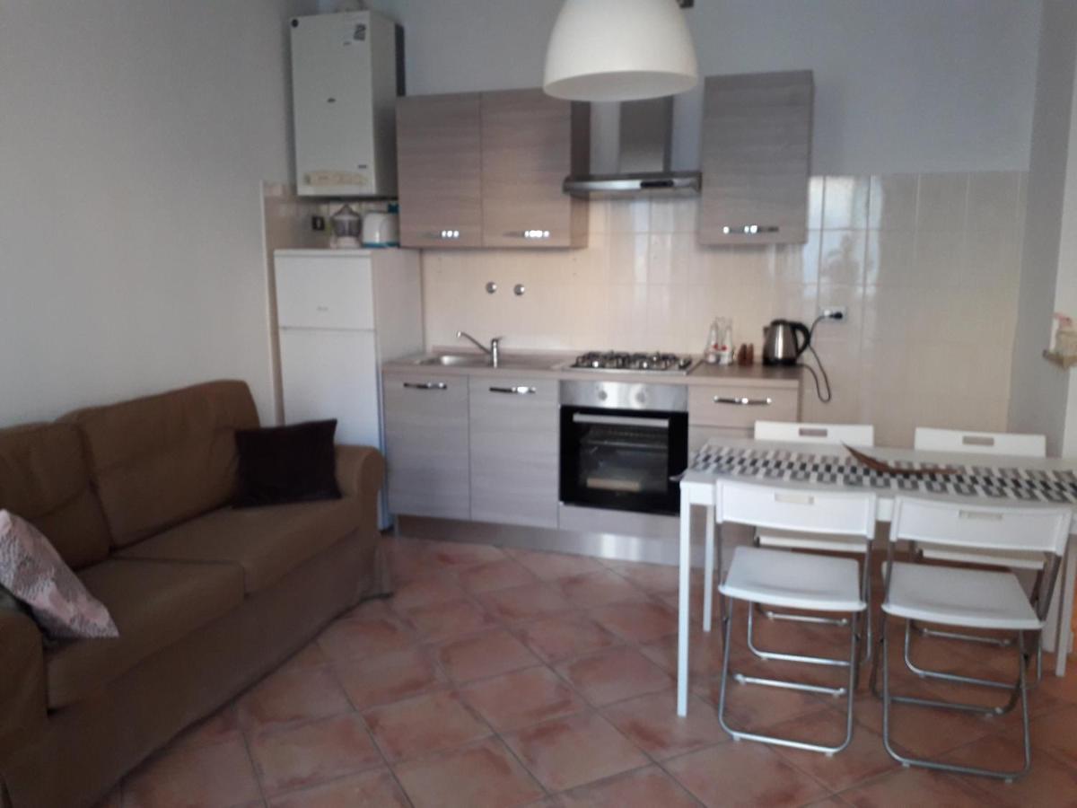 Bouganville A Apartament B&B チヴィタノーヴァ・マルケ エクステリア 写真