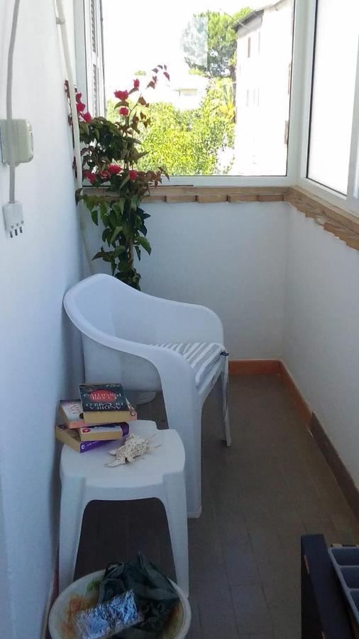 Bouganville A Apartament B&B チヴィタノーヴァ・マルケ エクステリア 写真