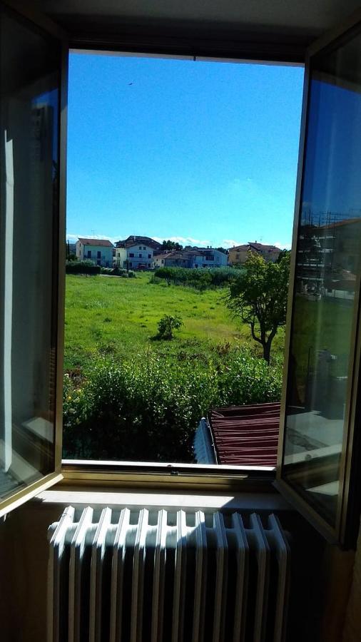 Bouganville A Apartament B&B チヴィタノーヴァ・マルケ エクステリア 写真